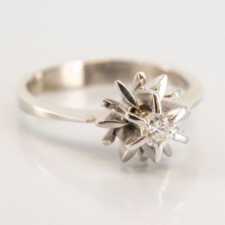 Sortija de oro blanco y diamante talla brillante