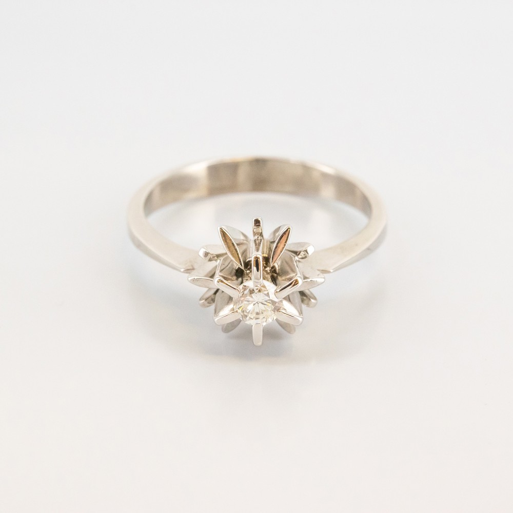 Sortija de oro blanco y diamante talla brillante