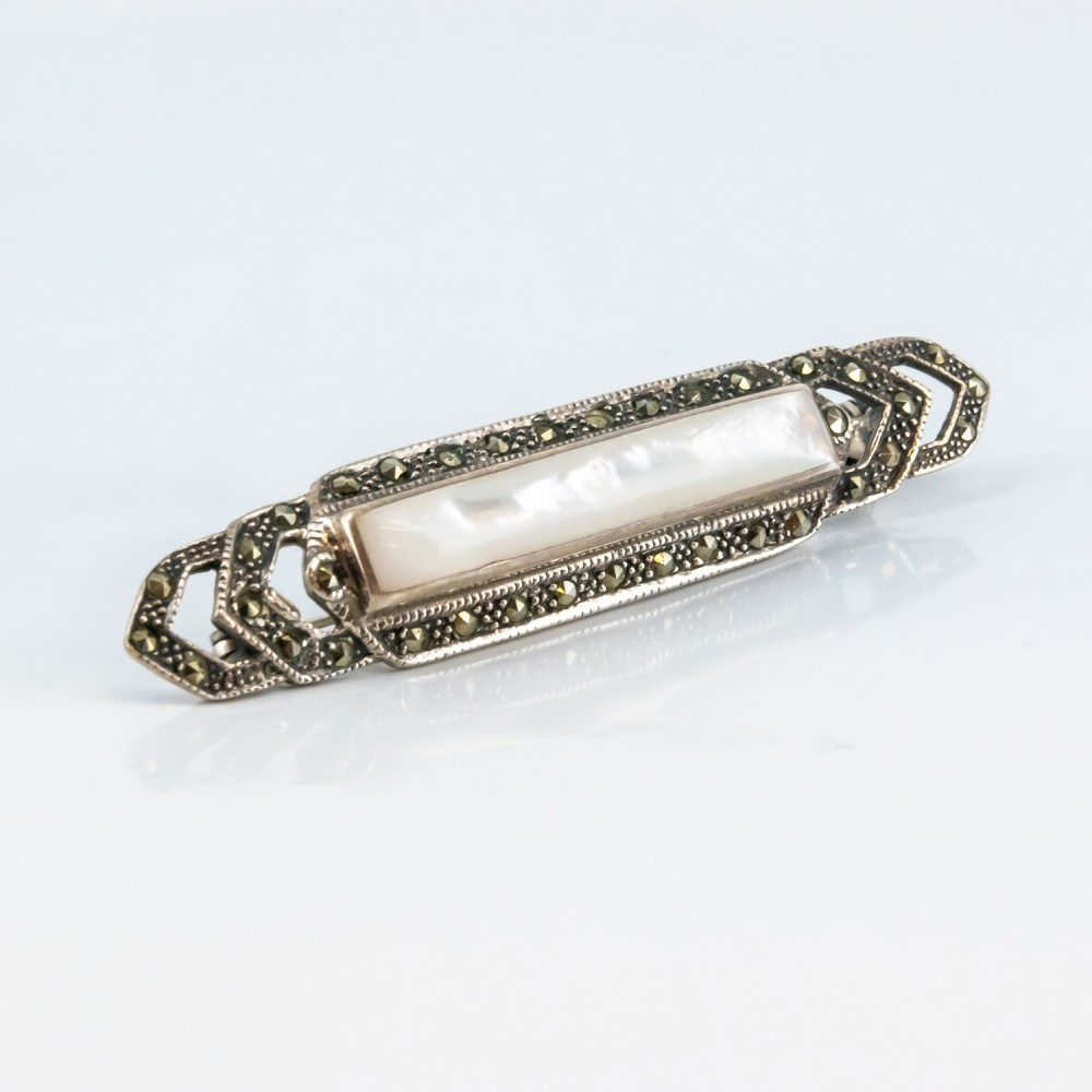 Broche vintage de plata con marcasitas y nácar