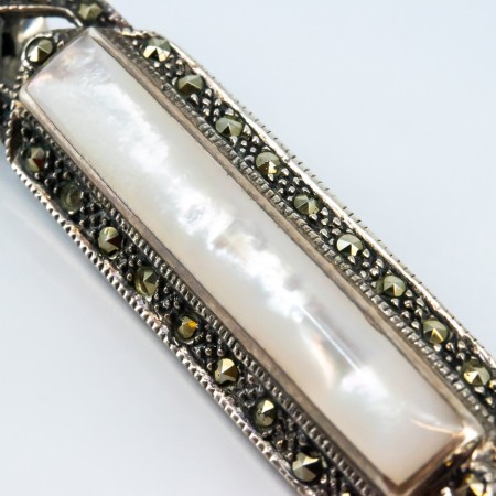 Broche vintage de plata con marcasitas y nácar