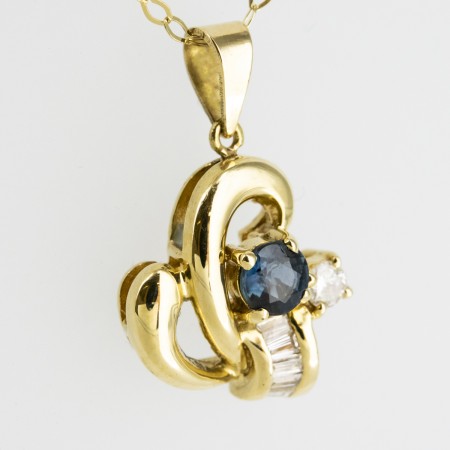 Colgante de oro 18 kt. con diamantes y zafiro
