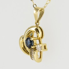 Colgante de oro 18 kt. con diamantes y zafiro