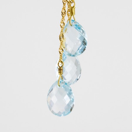 Pendientes de oro 18 kt. con topacios azules