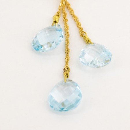 Pendientes de oro 18 kt. con topacios azules