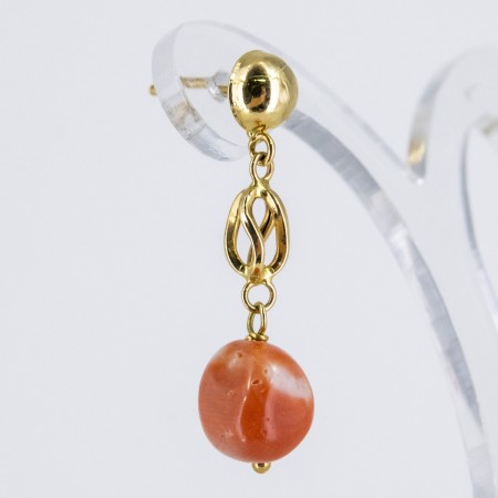 Pendientes de oro 18 kt. con coral natural del Pacífico