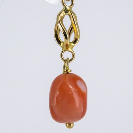 Pendientes de oro 18 kt. con coral natural del Pacífico