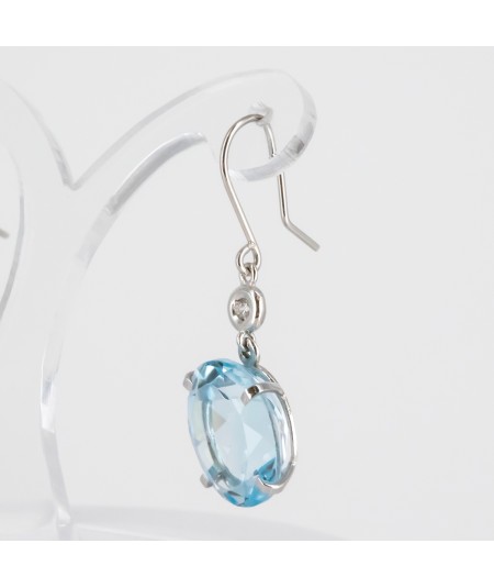 Par de Pendientes Oro Blanco 18kt con Diamantes y Topacio Azul
