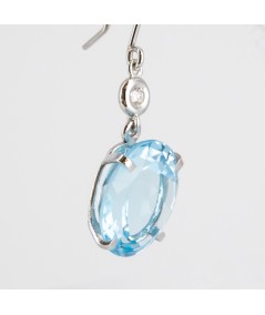 Par de Pendientes Oro Blanco 18kt con Diamantes y Topacio Azul