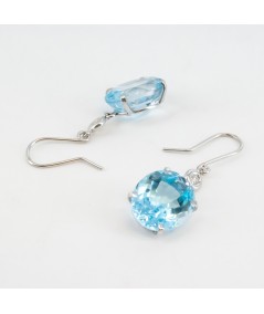 Par de Pendientes Oro Blanco 18kt con Diamantes y Topacio Azul