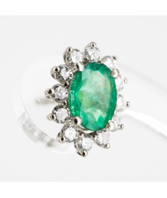 Pendientes de Oro Blanco 14kt con Diamantes y Esmeralda