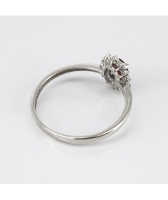 Anillo de Oro Blanco 14kt con Diamantes y Rubí