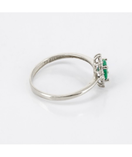 Anillo de Oro Blanco 14kt con Diamantes y Esmeralda