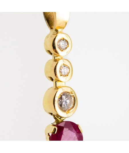 Colgante de Oro 18kt con Diamantes y Rubí en forma de lágrima