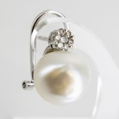 Par de pendientes de oro blanco de 18 kt. con diamantes talla brillante y perlas australianas