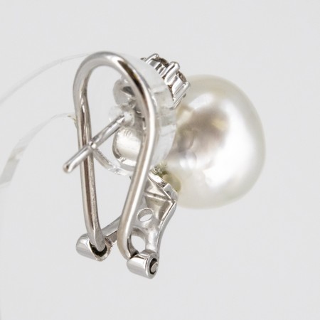 Par de pendientes de oro blanco de 18 kt. con diamantes talla brillante y perlas australianas