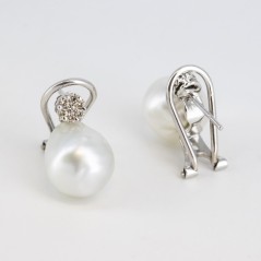 Par de pendientes de oro blanco de 18 kt. con diamantes talla brillante y perlas australianas
