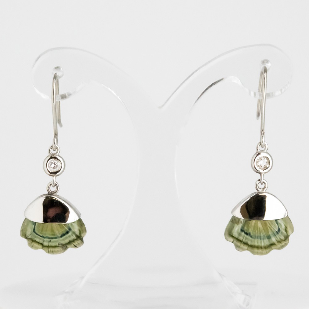 Par de pendientes de oro blanco de 18 kt. con turmalinas y diamantes talla brillante