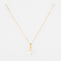 Conjunto de gargantilla y pendientes de oro amarillo de 18 kt. con nácar y diamantes talla brillante