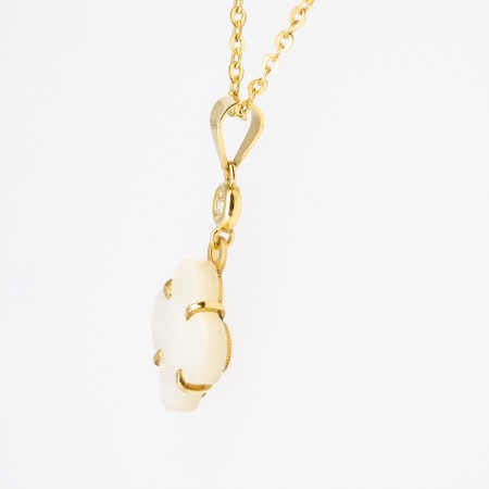 Conjunto de gargantilla y pendientes de oro amarillo de 18 kt. con nácar y diamantes talla brillante