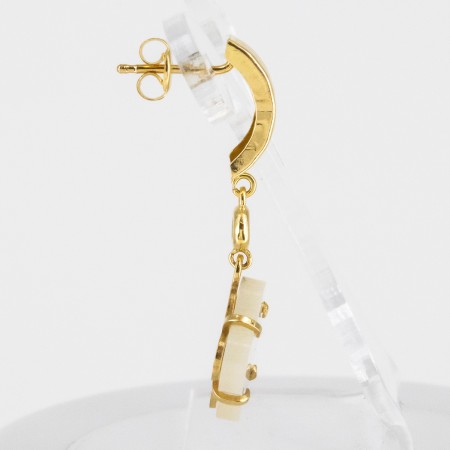 Conjunto de gargantilla y pendientes de oro amarillo de 18 kt. con nácar y diamantes talla brillante