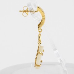 Conjunto de gargantilla y pendientes de oro amarillo de 18 kt. con nácar y diamantes talla brillante