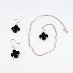 Conjunto de gargantilla y pendientes de oro blanco de 18 kt. con ónix y diamantes talla brillante
