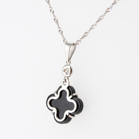 Conjunto de gargantilla y pendientes de oro blanco de 18 kt. con ónix y diamantes talla brillante