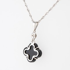 Conjunto de gargantilla y pendientes de oro blanco de 18 kt. con ónix y diamantes talla brillante