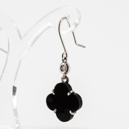 Conjunto de gargantilla y pendientes de oro blanco de 18 kt. con ónix y diamantes talla brillante