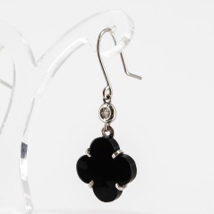 Conjunto de gargantilla y pendientes de oro blanco de 18 kt. con ónix y diamantes talla brillante