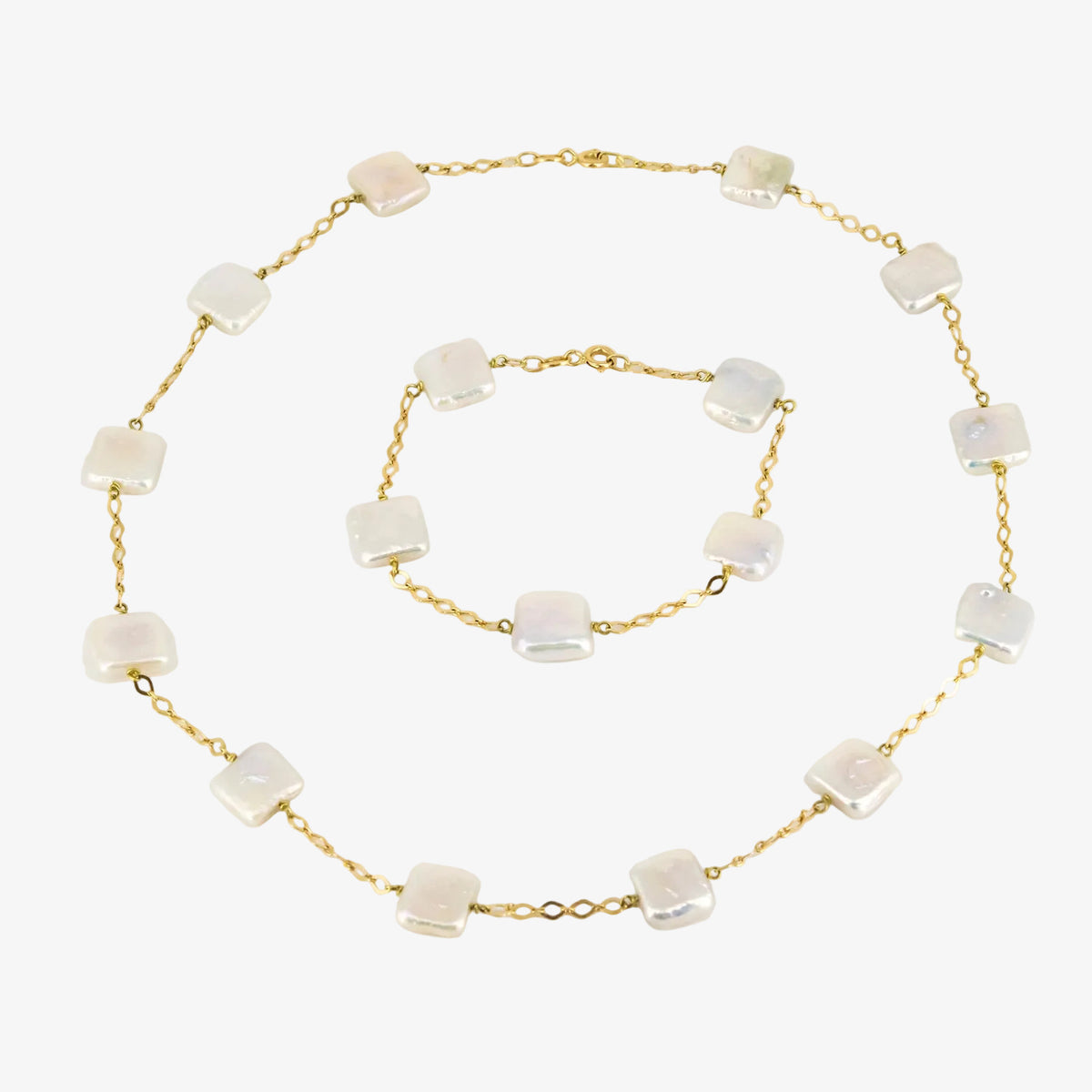 Conjunto de gargantilla y pulsera de oro de 18 kt. con perlas barrocas de forma cuadrada