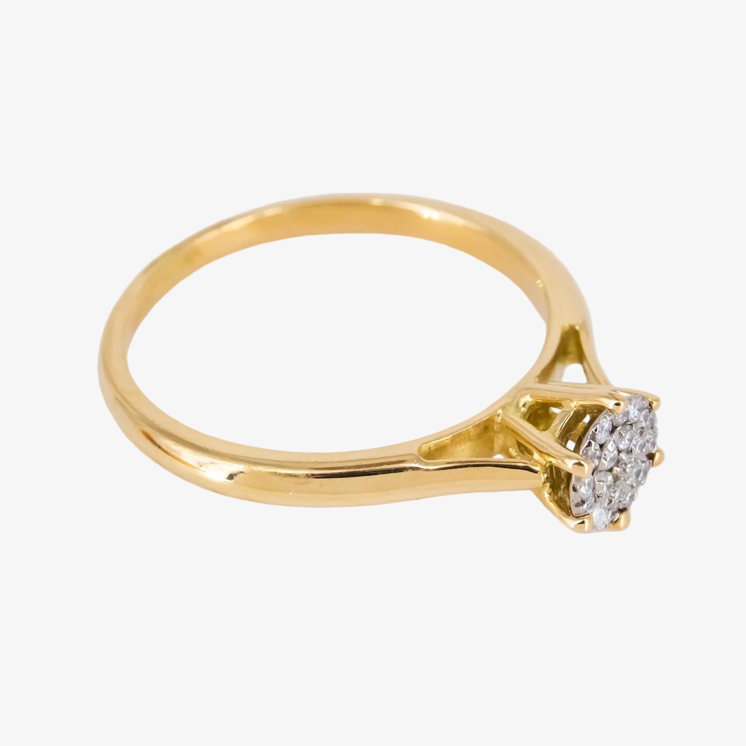 Sortija de oro 18 kt. con 19 diamantes de talla brillante