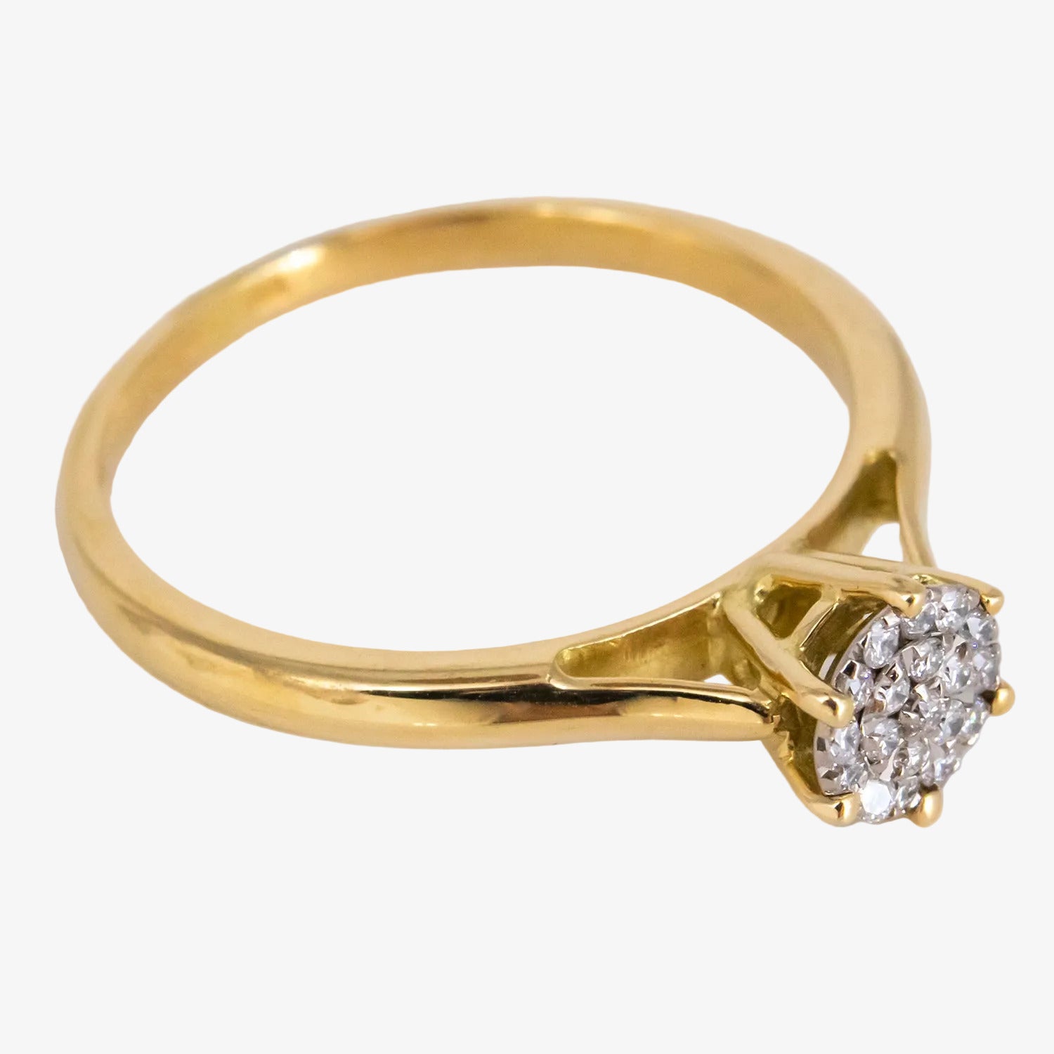 Sortija de oro 18 kt. con 19 diamantes de talla brillante