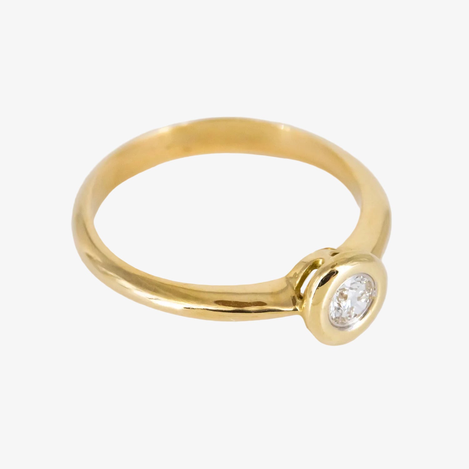 Solitario de oro 18 kt. con diamante talla brillante