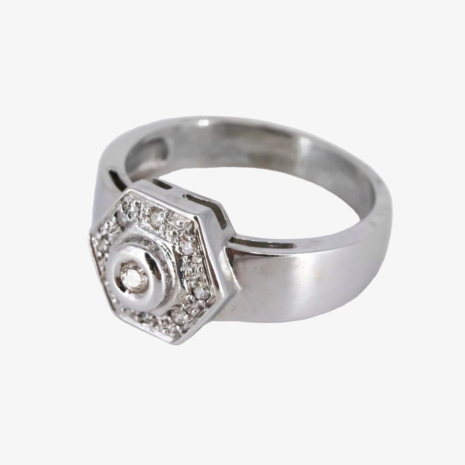 Sortija de oro blanco 18 kt. con diamantes de talla brillante
