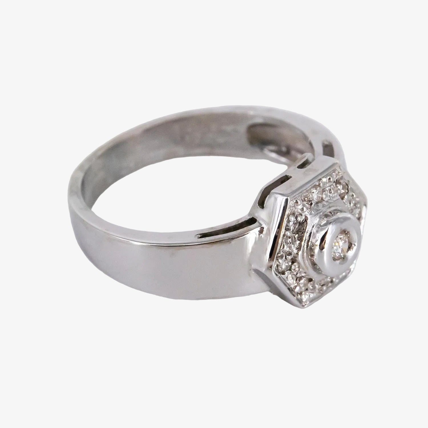 Sortija de oro blanco 18 kt. con diamantes de talla brillante