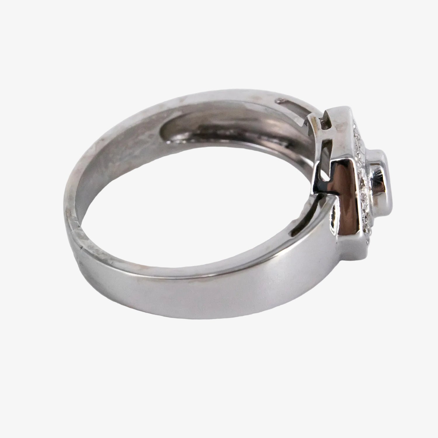 Sortija de oro blanco 18 kt. con diamantes de talla brillante