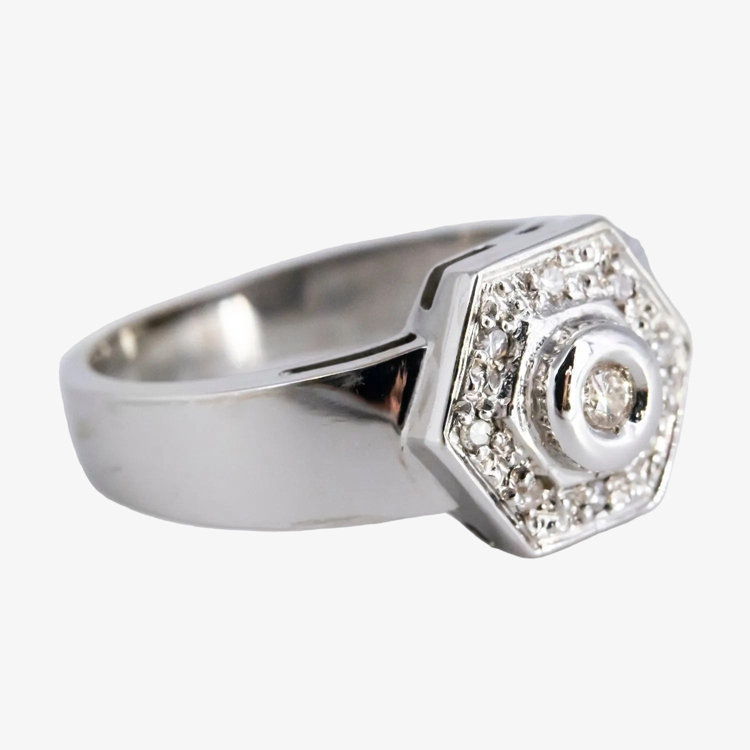 Sortija de oro blanco 18 kt. con diamantes de talla brillante