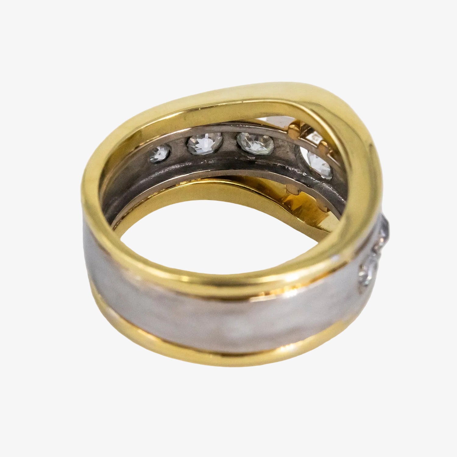 Sortija de oro bicolor de 18 kt. con diamantes talla brillante