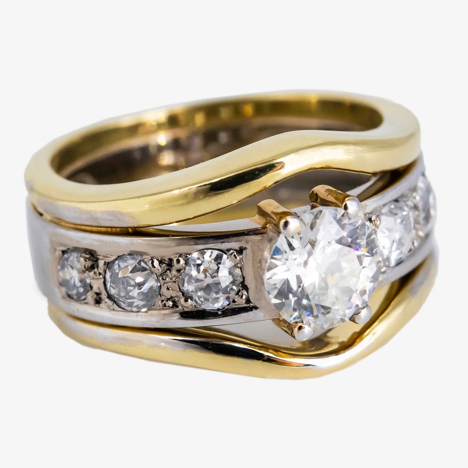 Sortija de oro bicolor de 18 kt. con diamantes talla brillante