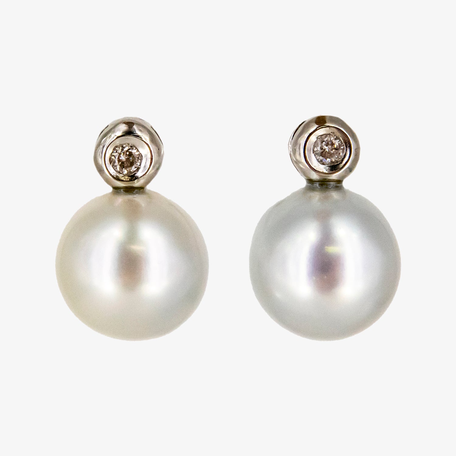 Pendientes de oro blanco de 18 kt. con diamantes y perlas australianas