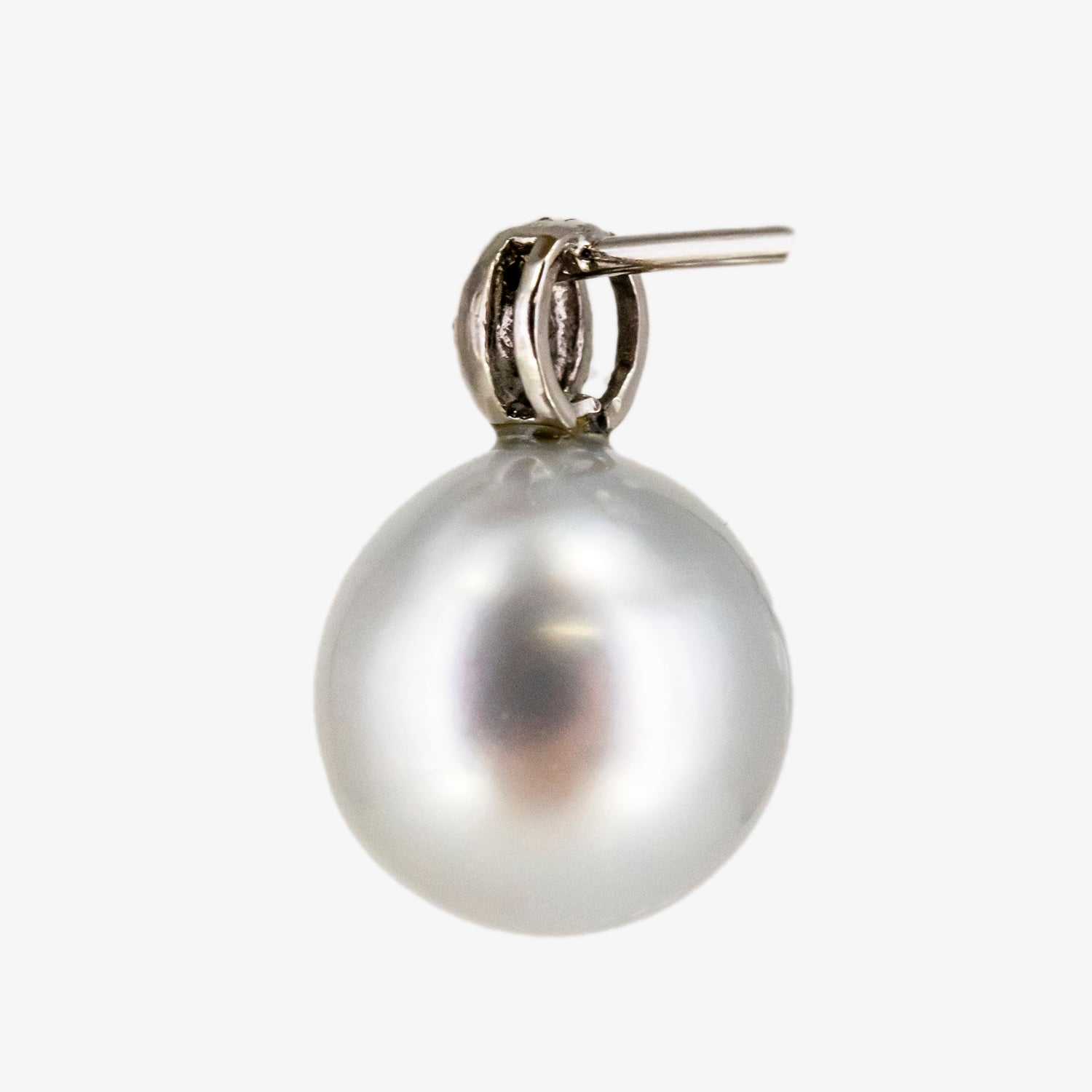 Pendientes de oro blanco de 18 kt. con diamantes y perlas australianas