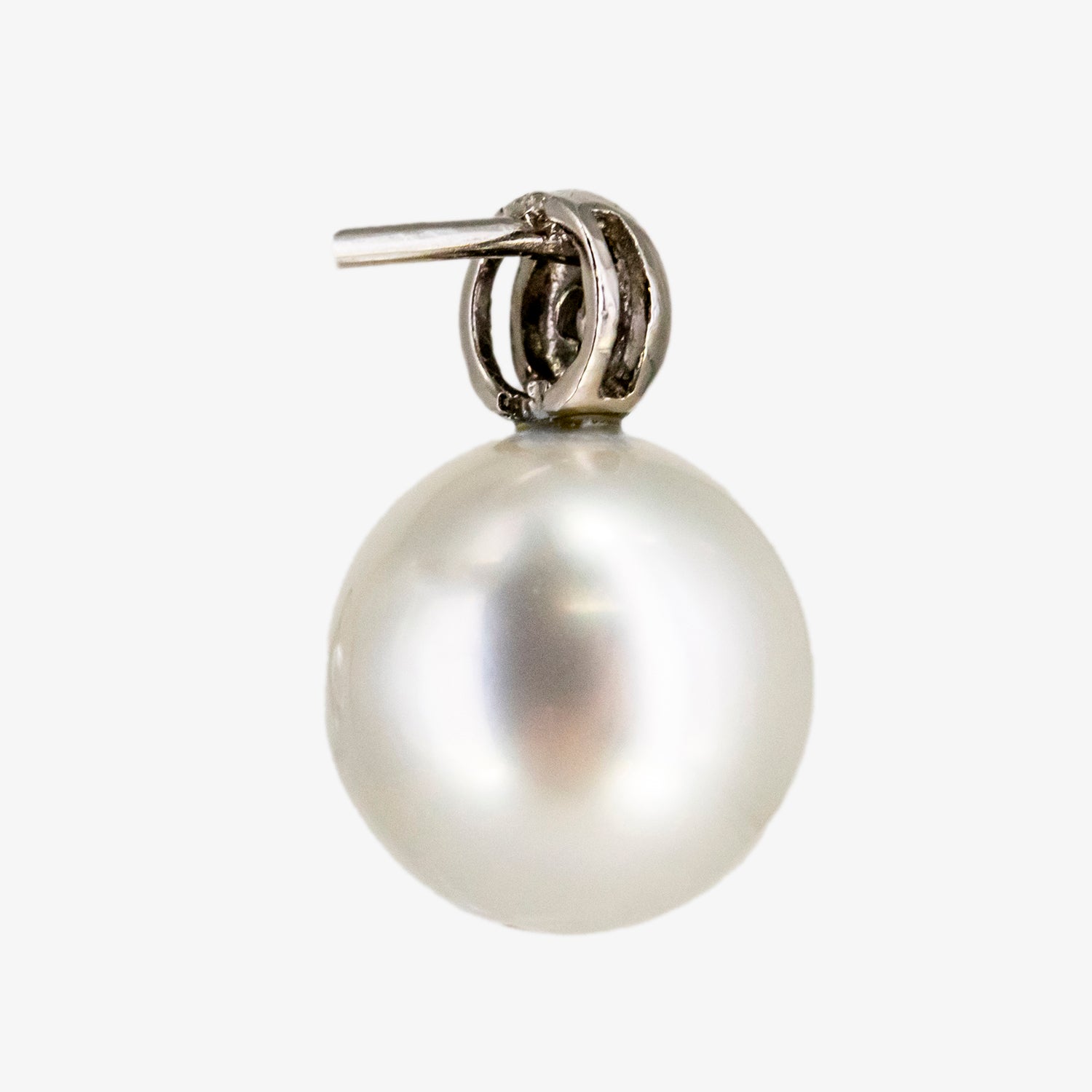 Pendientes de oro blanco de 18 kt. con diamantes y perlas australianas