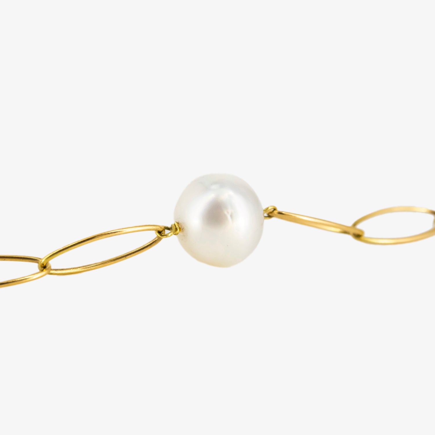 Collar de oro de 18 kt. con perlas australianas de 11 mm.