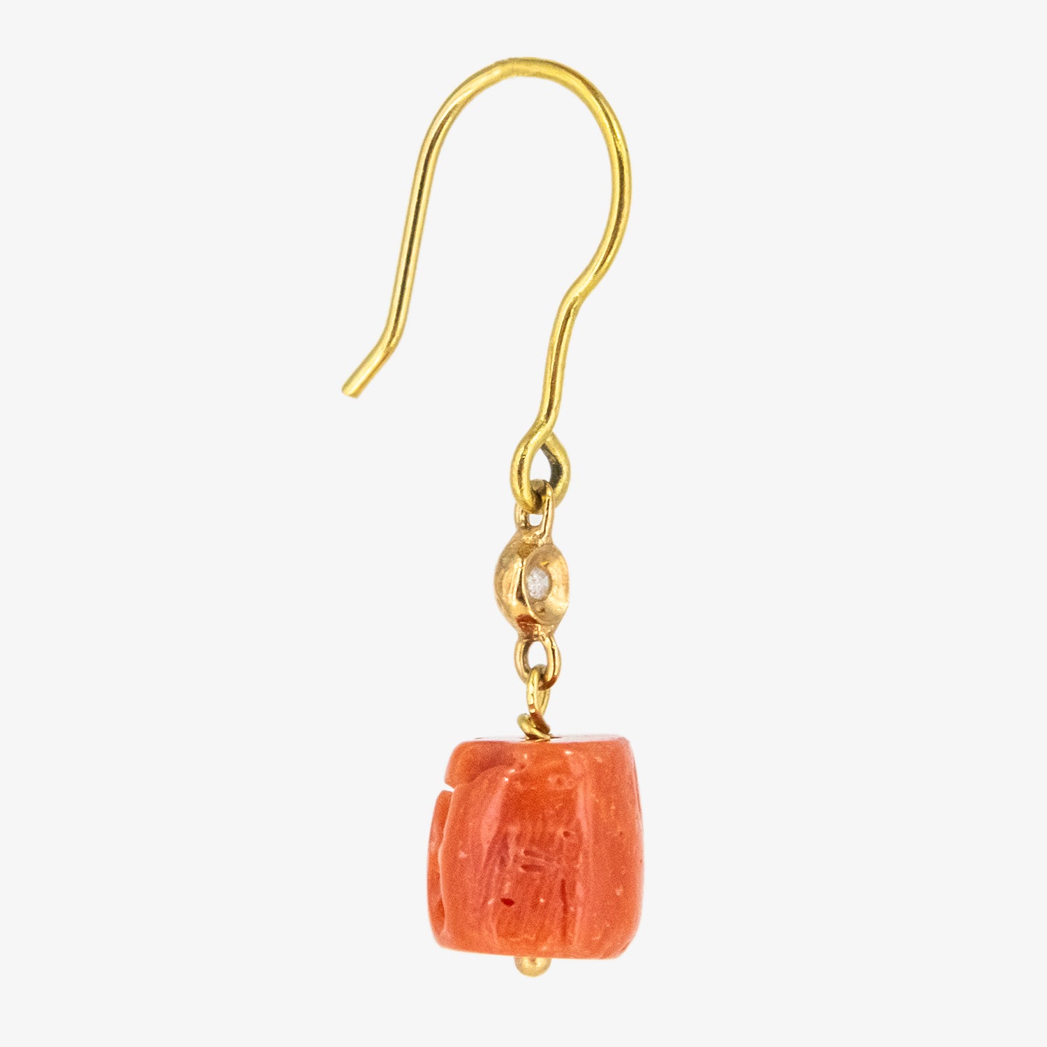 Pendientes de oro 18 kt. con coral natural y diamantes
