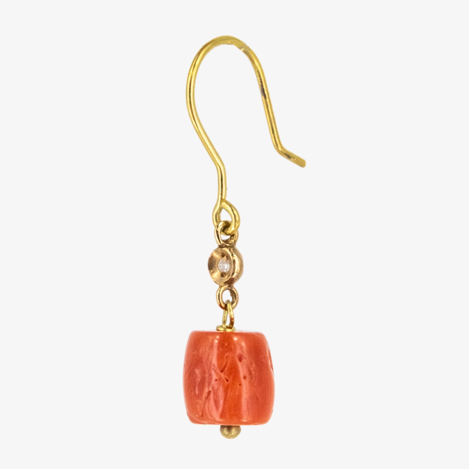 Pendientes de oro 18 kt. con coral natural y diamantes