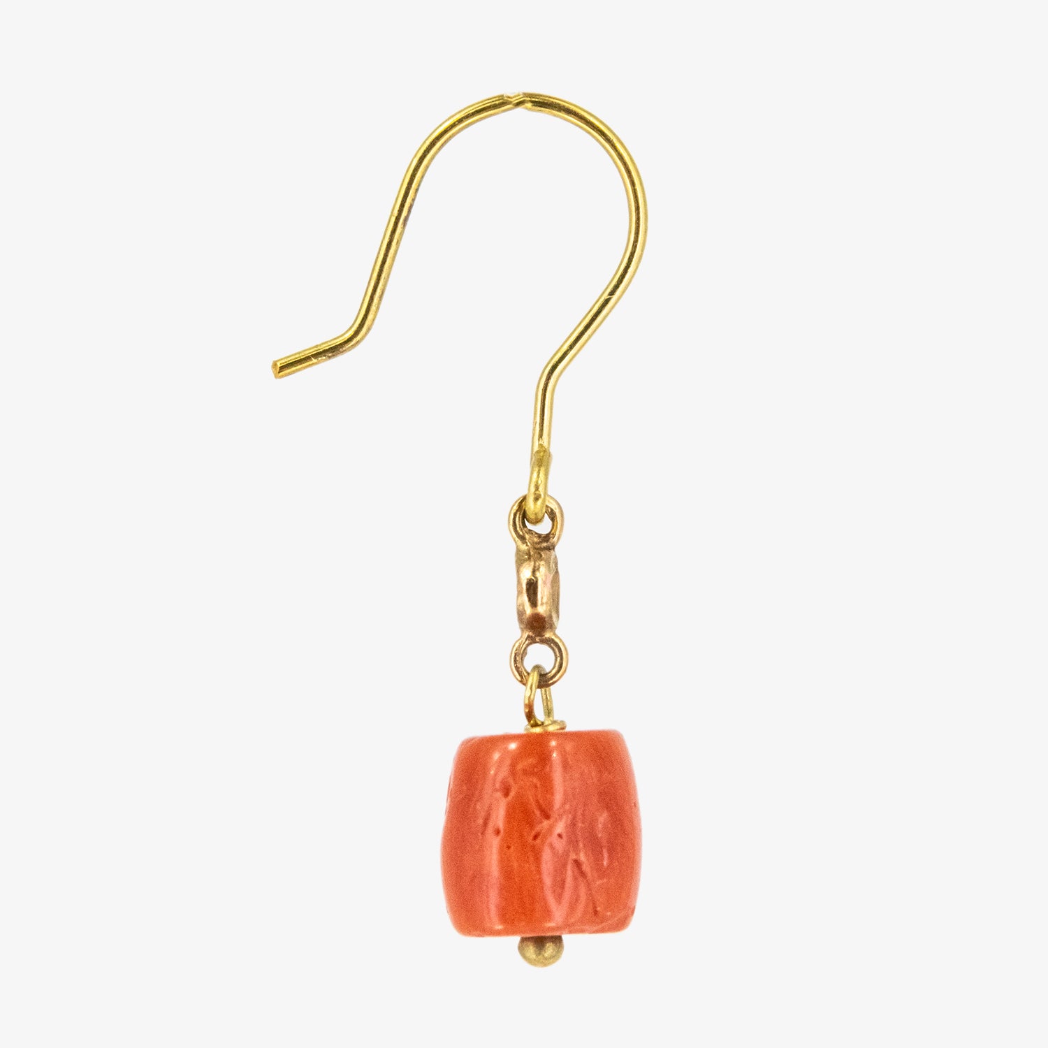 Pendientes de oro 18 kt. con coral natural y diamantes