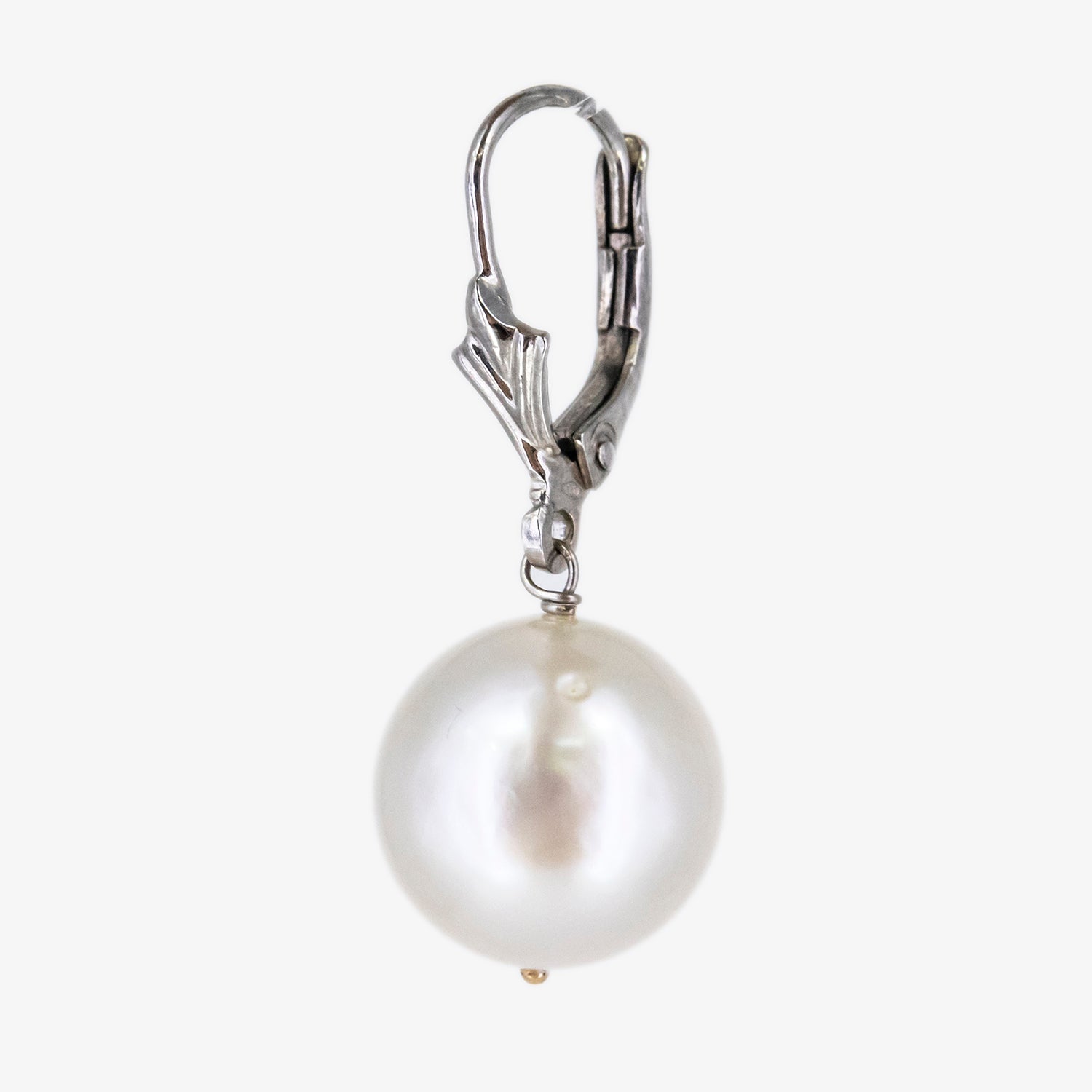 Pendientes de oro blanco 18 kt. con perlas australianas y cierre tipo ballestilla
