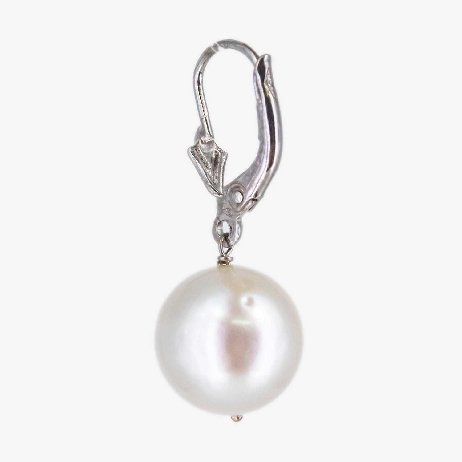 Pendientes de oro blanco 18 kt. con perlas australianas y cierre tipo ballestilla