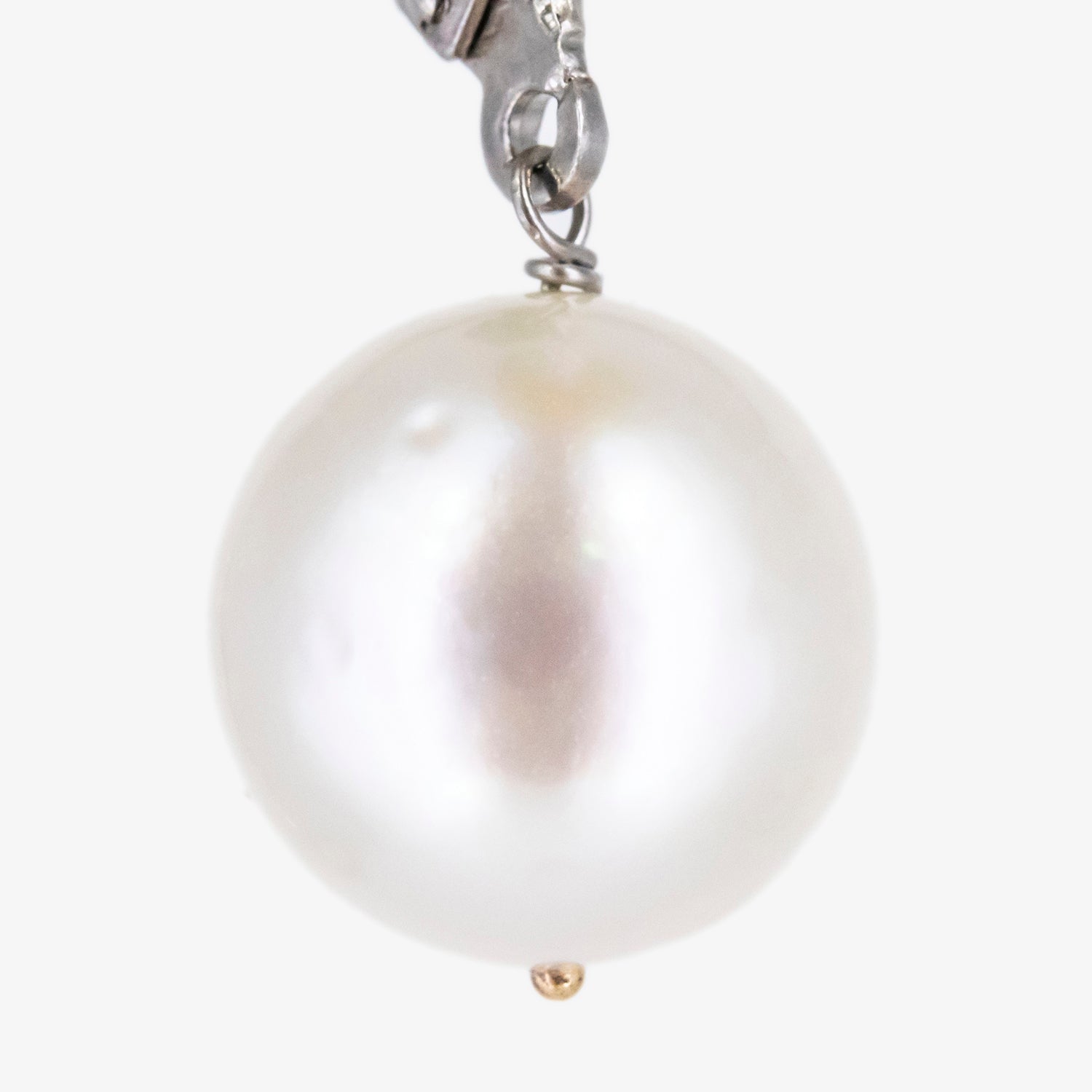 Pendientes de oro blanco 18 kt. con perlas australianas y cierre tipo ballestilla